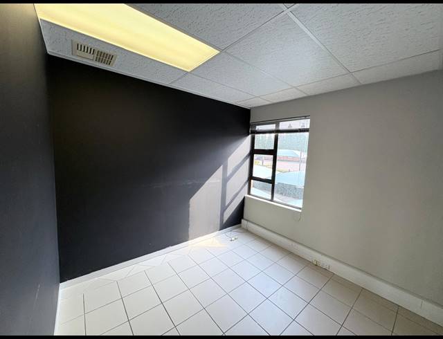 140M² OFFICE TO LET IN FOURWAYS